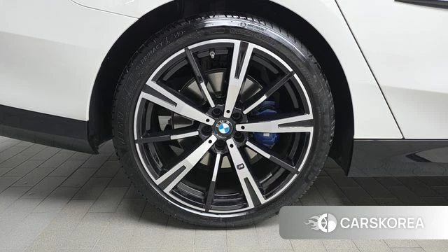 BMW 5 Series (G60) id 3909602 из Кореи 15