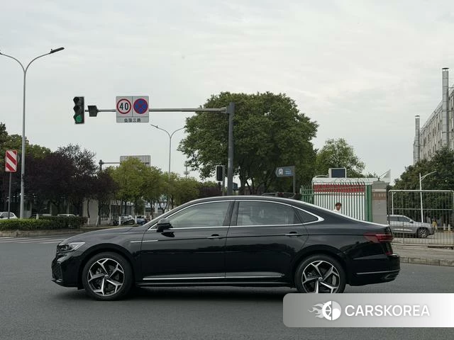 Volkswagen Passat 2023 Черный из Китая, фото 5
