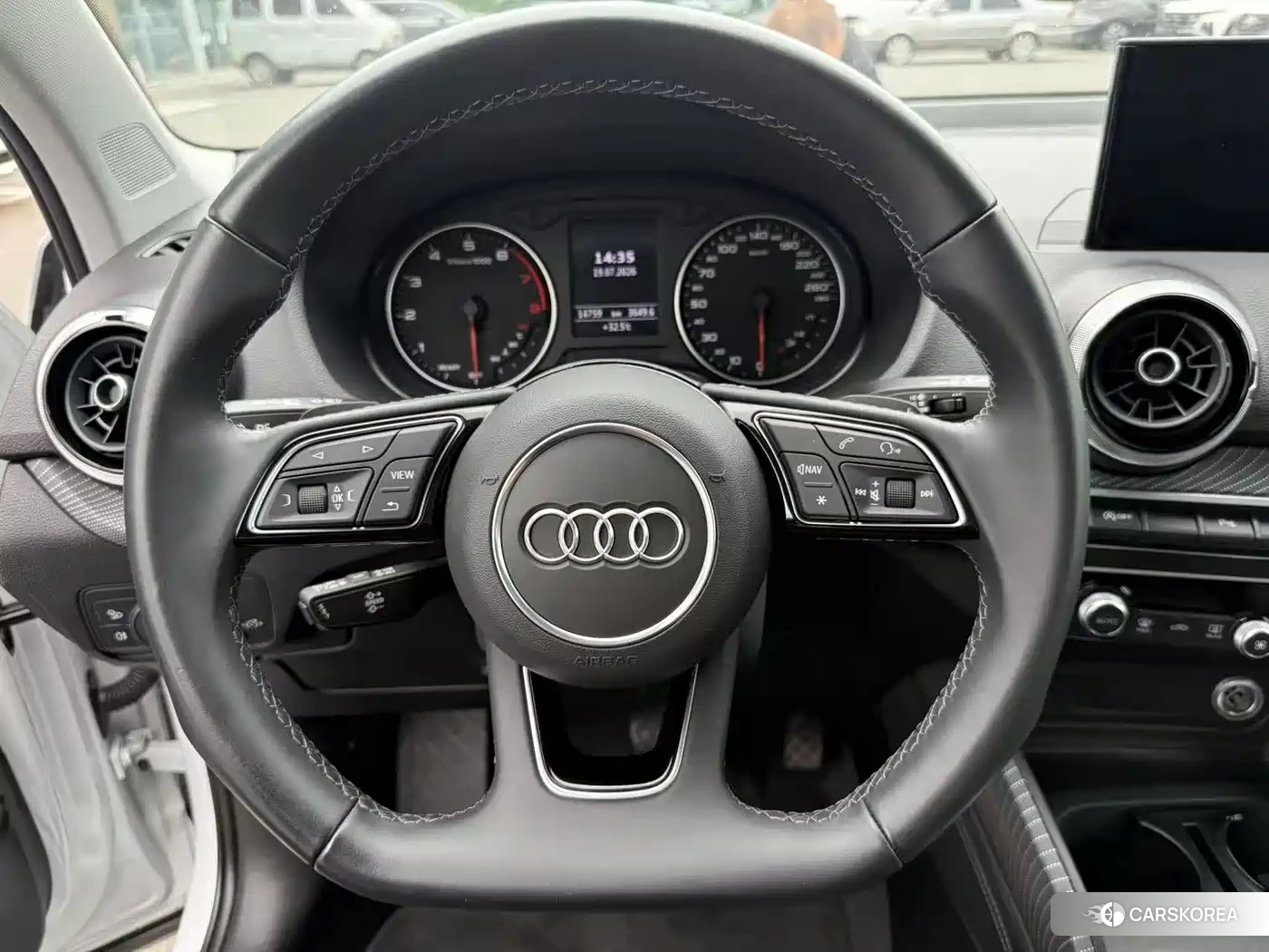 Audi Q2L id 4644473 из Китая 9