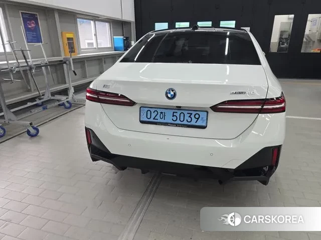 BMW i5 (G60) 2024 Белый из Кореи, фото 5