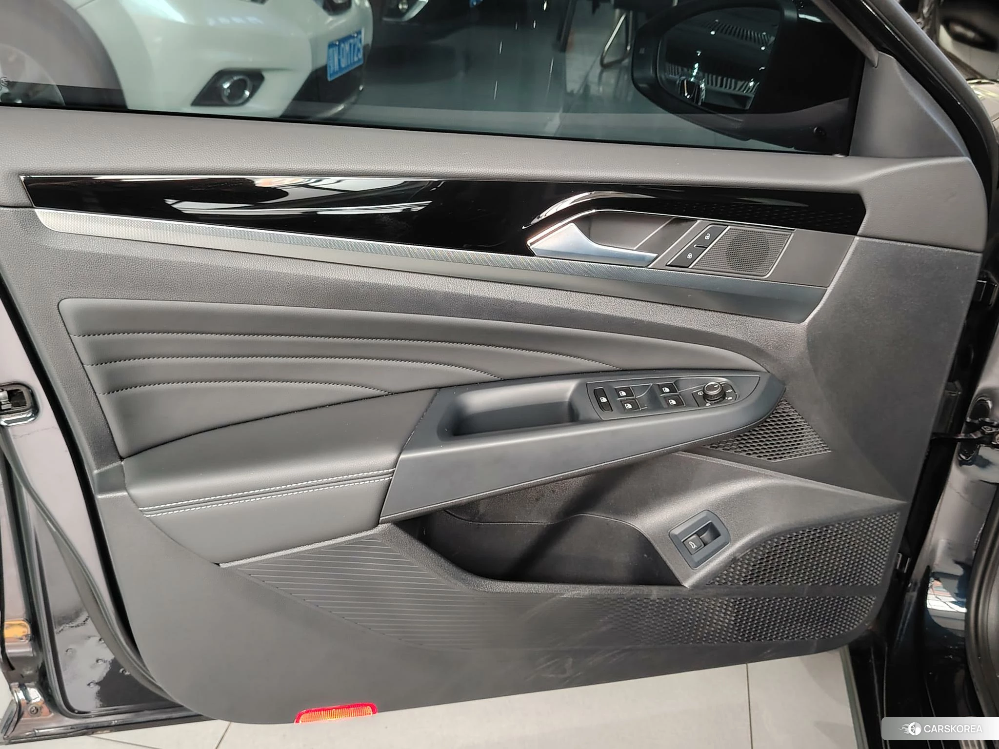 Volkswagen Passat id 4510570 из Китая 14