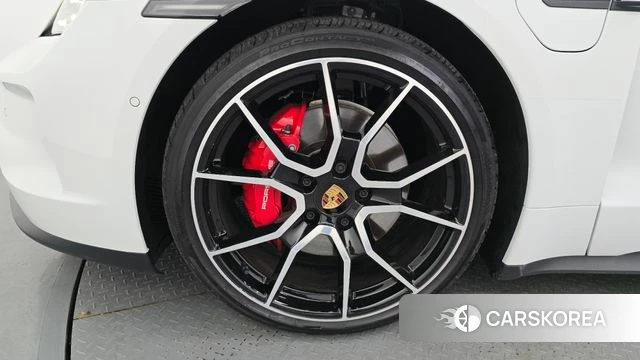 Porsche Taycan id 4381055 из Кореи 32