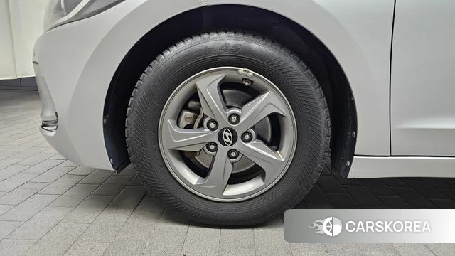 Hyundai Avante AD id 3829298 из Кореи 15