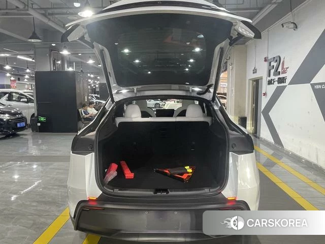 Tesla Model Y id 3920296 из Китая 8