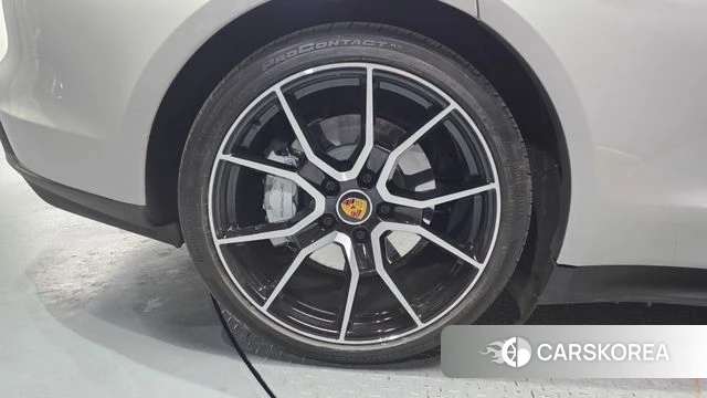 Porsche Taycan id 4201087 из Кореи 27