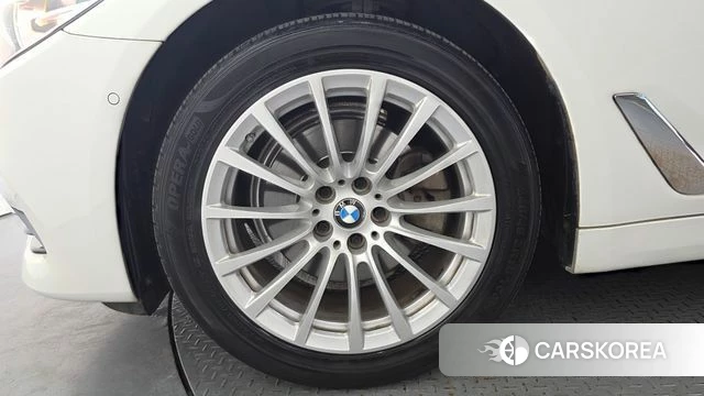 BMW 5 Series (G30) id 4836646 из Кореи 29