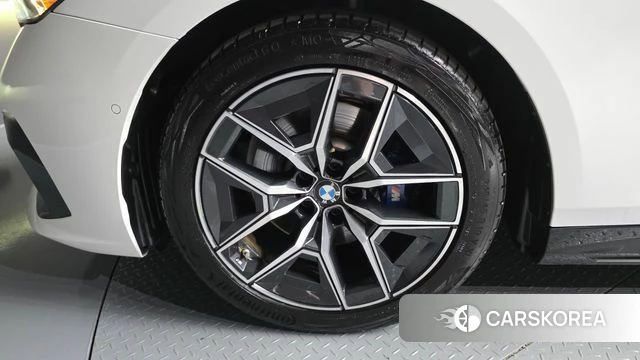 BMW 5 Series (G60) id 4590580 из Кореи 28