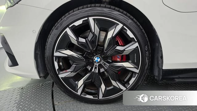 BMW 5 Series (G60) id 4691226 из Кореи 29