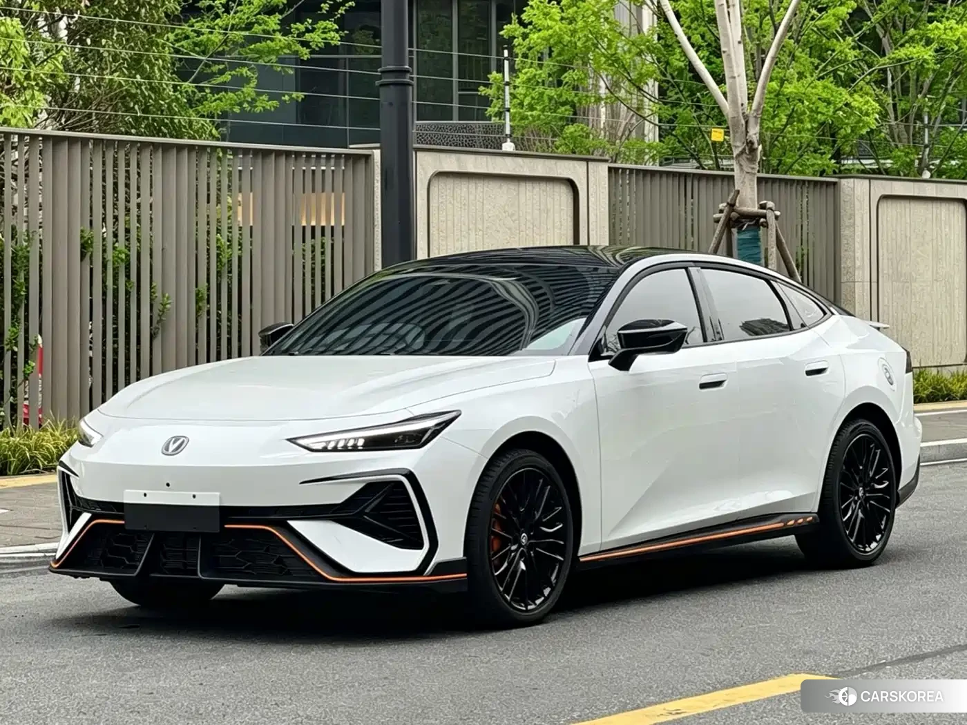 Chang'an UNI-V 2025 Белый из Китая, фото 5