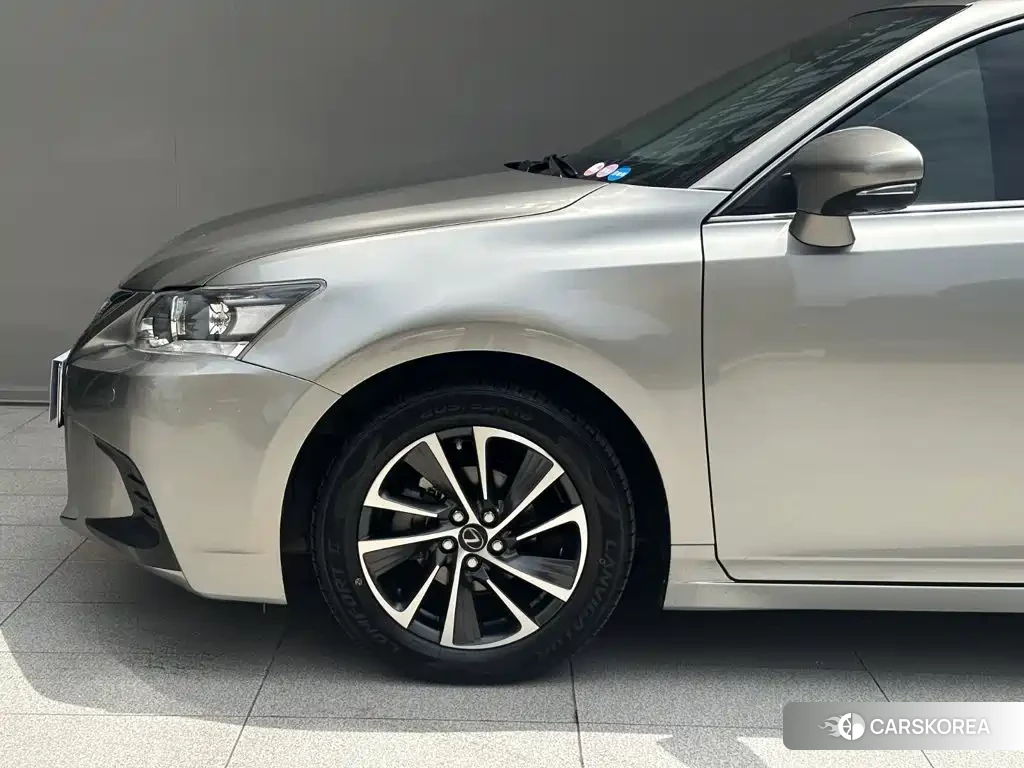Lexus CT id 4679602 из Китая 8