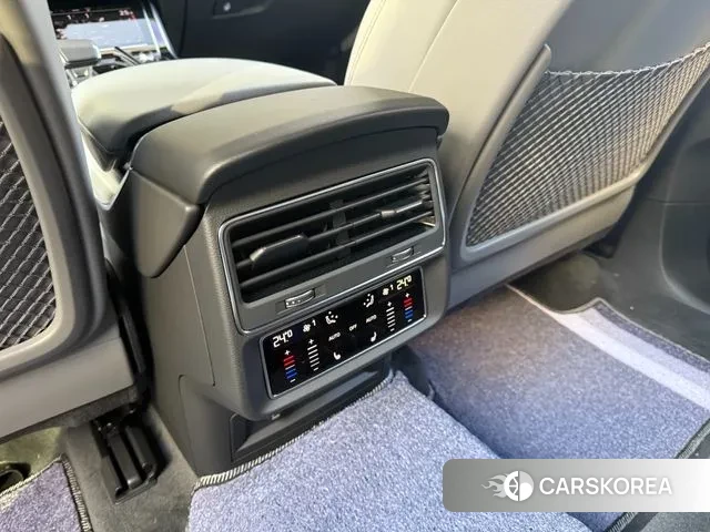 Audi Q8 (4M) 2025 Черный из Кореи, фото 6