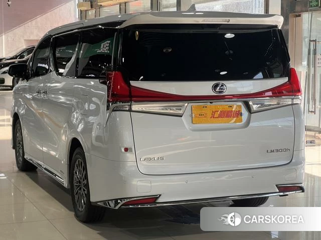 Lexus LM id 3908337 из Китая 20