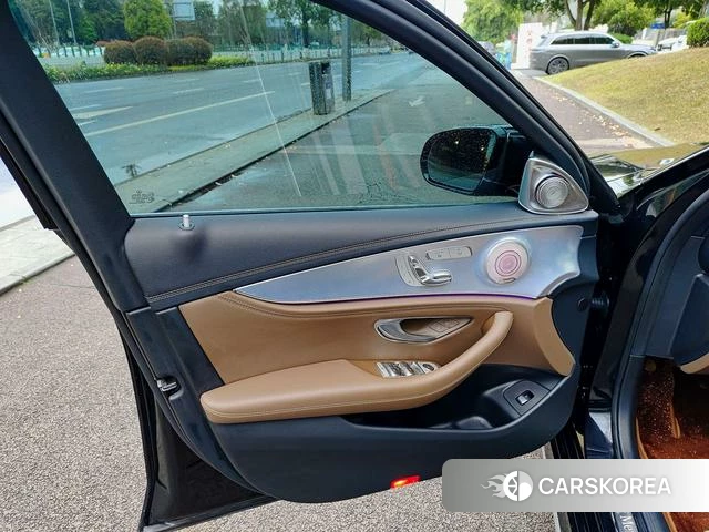 Mercedes-Benz E-class 2023 Черный из Китая, фото 6