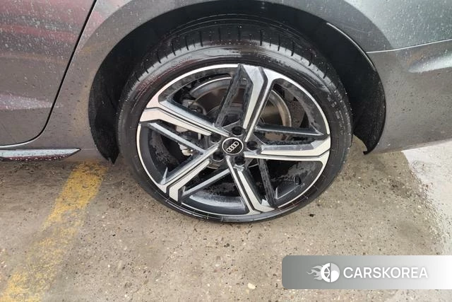 Audi A4L id 4275685 из Китая 12