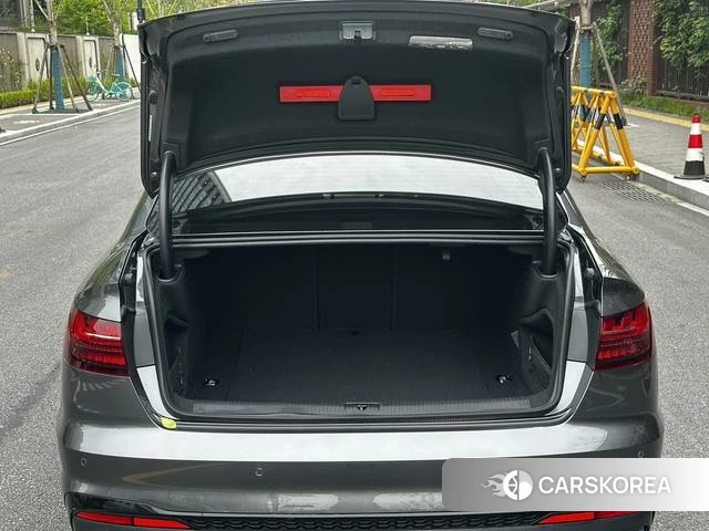 Audi A4L id 4306963 из Китая 19
