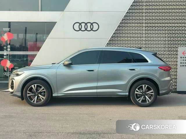 Audi Q5L 2026 Серебристо-серый из Китая, фото 5