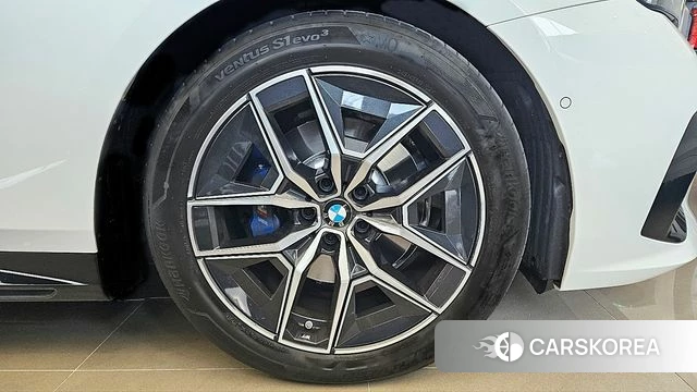 BMW 5 Series (G60) id 3920905 из Кореи 15