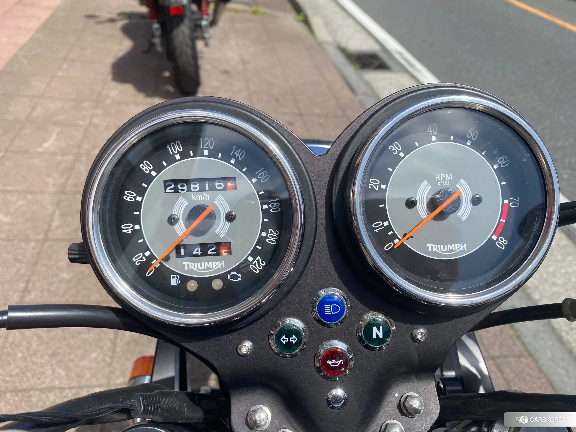 Triumph BONNEVILLE T100 id 4237425 из Японии 6