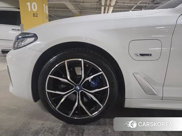 BMW 5 Series (G30) id 3740663 из Кореи 7