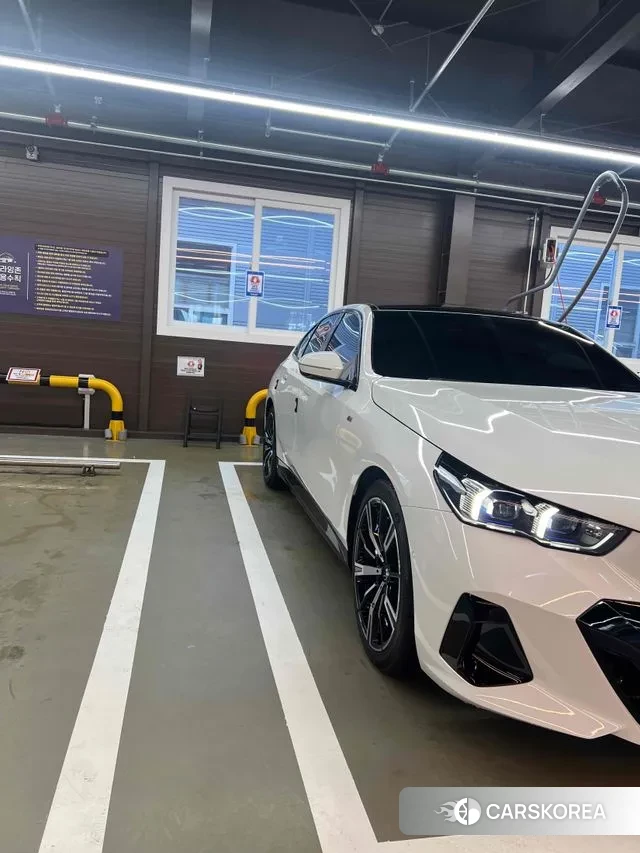 BMW 5 Series (G60) 2024 Белый из Кореи, фото 5