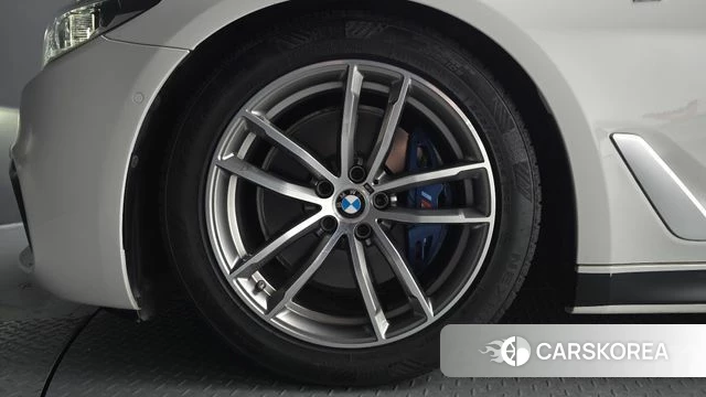 BMW 5 Series (G30) id 4502824 из Кореи 32