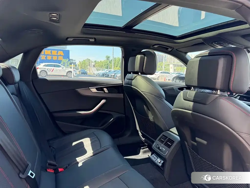 Audi A4L 2026 Silver/gray из Китая, фото 5