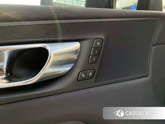Volvo XC60 PHEV id 4216284 из Китая 17