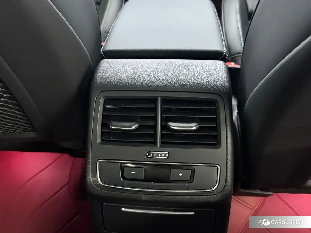 Audi A4L id 4565256 из Китая 10