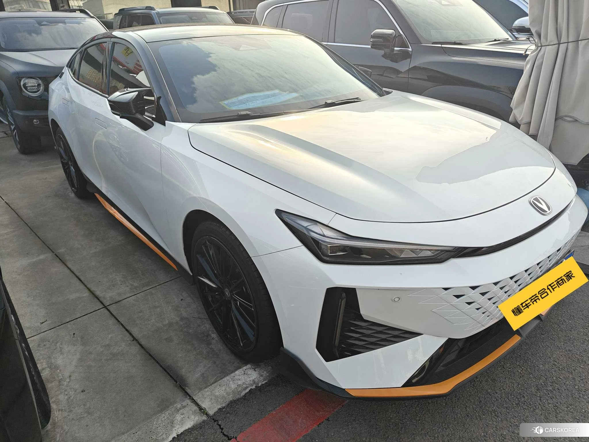 Chang'an UNI-V 2024 Белый из Китая, фото 5