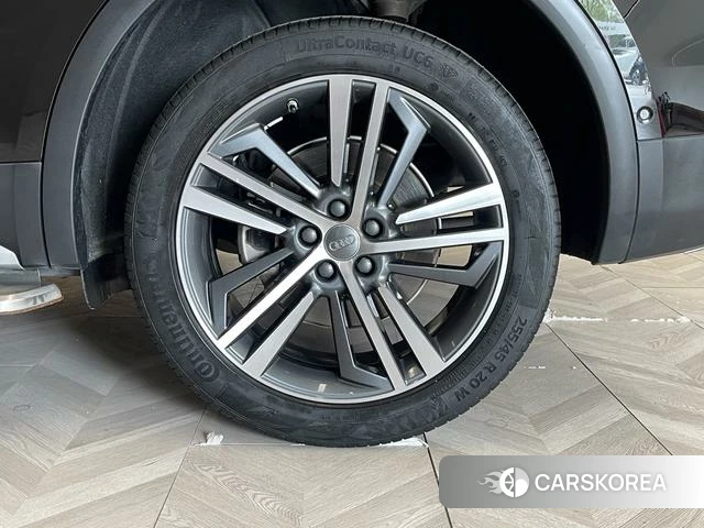 Audi Q5L id 4212464 из Китая 21