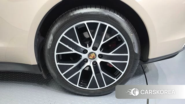 Porsche Taycan id 4864548 из Кореи 26
