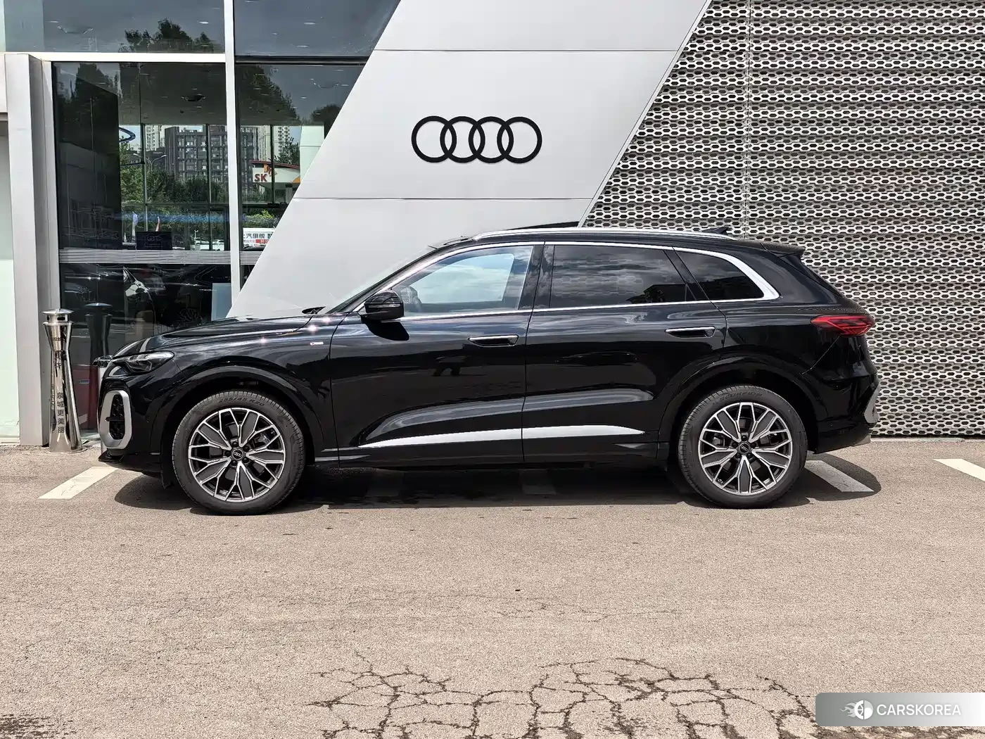 Audi Q5L id 4589487 из Китая 16