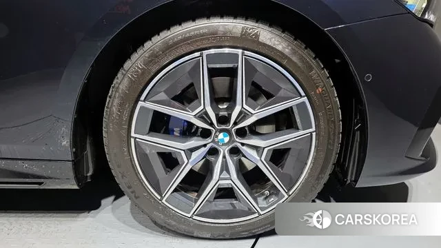 BMW 5 Series (G60) id 3725788 из Кореи 15