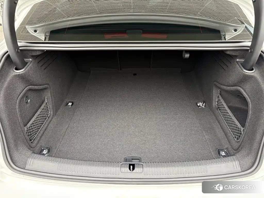 Audi A4L id 4653883 из Китая 14