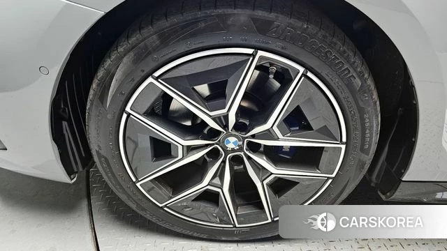 BMW 5 Series (G60) id 3825943 из Кореи 15