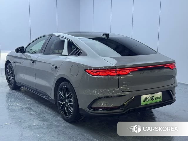 BYD Han DM 2025 Темно-серый из Китая, фото 5