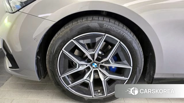 BMW 5 Series (G60) id 4279848 из Кореи 26