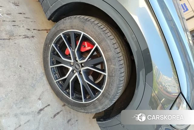 Audi Q5L id 4272640 из Китая 12