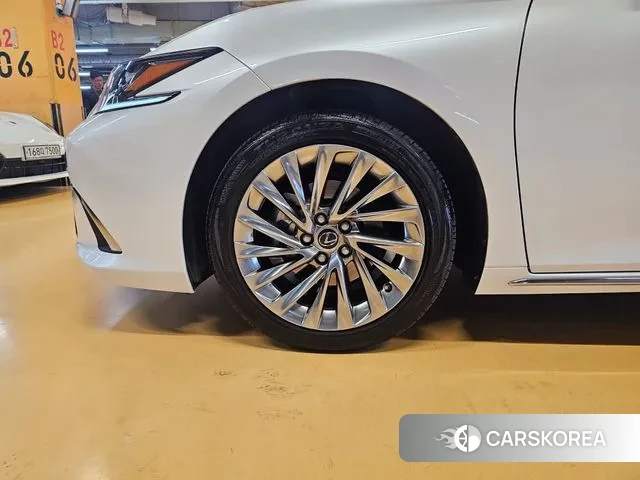 Lexus ES300h 7th generation id 3731924 из Кореи 13