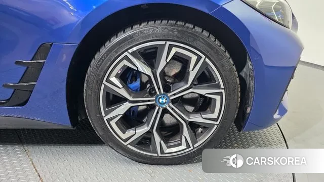 BMW i4 id 3740216 из Кореи 15