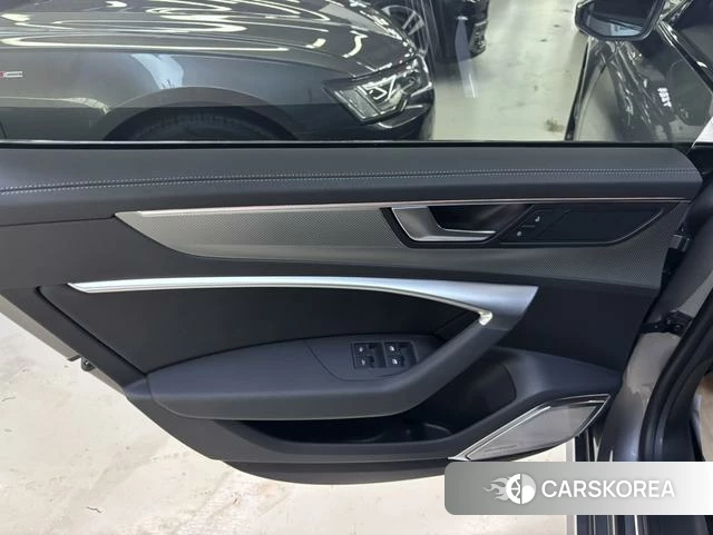 Audi A7L id 4321208 из Китая 12