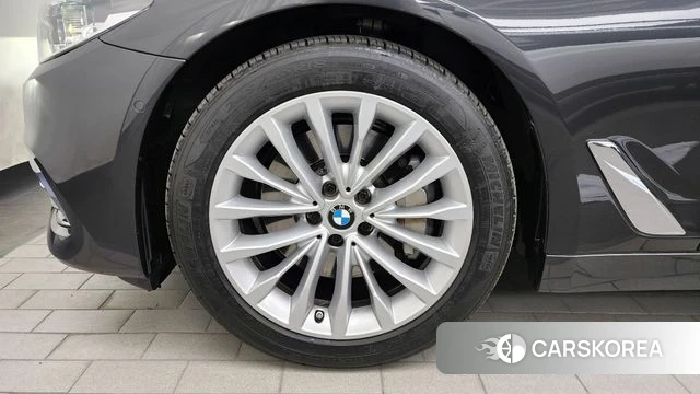 BMW 5 Series (G30) id 3924211 из Кореи 14