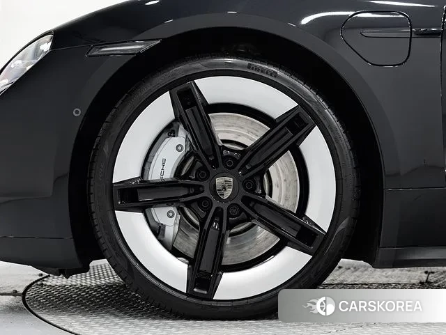 Porsche Taycan id 3571299 из Кореи 15