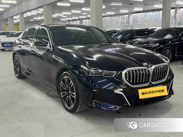 BMW 5 series 2024 Черный из Китая, фото 5