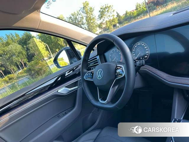 Volkswagen Touareg id 4291347 из Китая 21