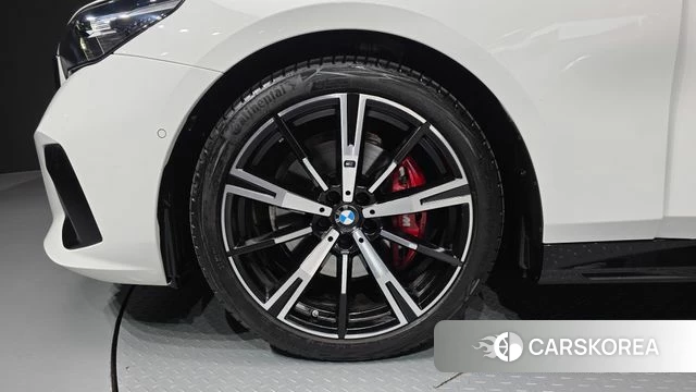 BMW 5 Series (G60) id 4266319 из Кореи 27