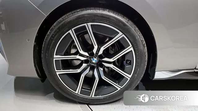 BMW 7 Series (G70) id 3550111 из Кореи 15