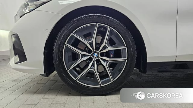 BMW 5 Series (G60) id 4469001 из Кореи 28