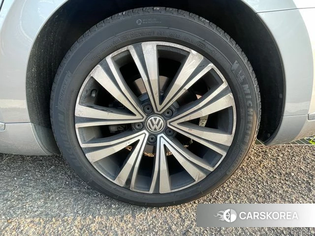 Volkswagen Arteon 2019 Серебристо-серый из Кореи, фото 6