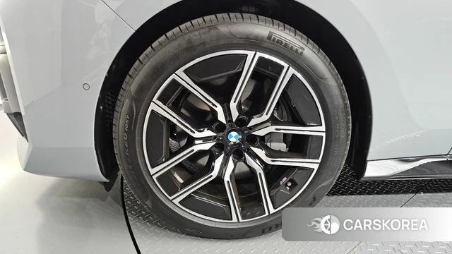 BMW 7 Series (G70) id 4432324 из Кореи 30